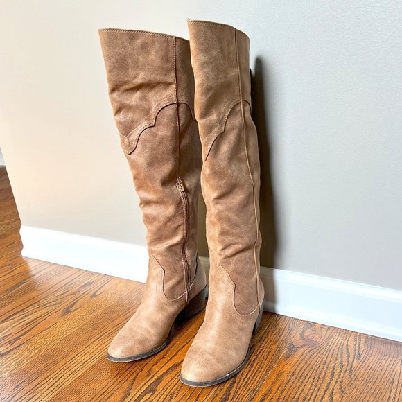 Fergalicious Women's Bata Boot in Sand Size 8.5 - Picture 1 of 8